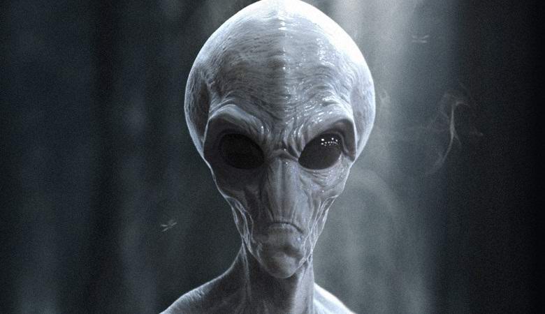 Mies väittää kuvanneensa ulkomaalaisen omassa talossaan