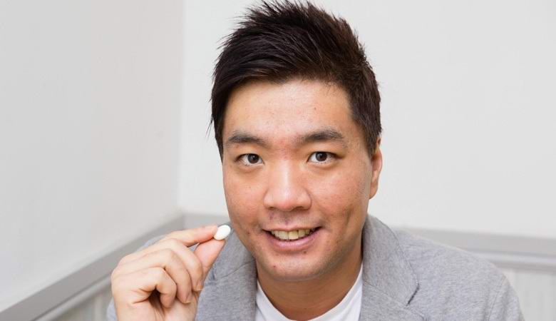 Mies sanoo syövänsä vain auringonvaloa ja ilmaa.