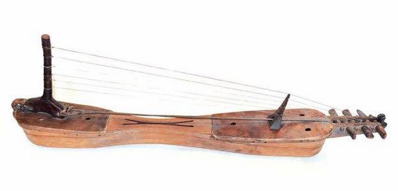 Altaissa he luovat uudelleen skytianharppun ja saavat sen soittamaan