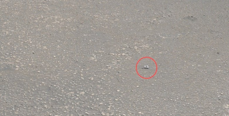 Marsin valokuvassa he löysivät yksityiskohdan - ilmeisesti metallista ja ihmisen tekemästä