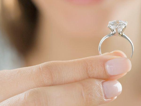 minkä sormen renkaat merkitsevät 