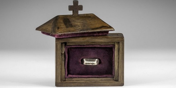 Lontoon huutokaupassa he aikovat myydä yhden maailman ainutlaatuisimmista renkaista