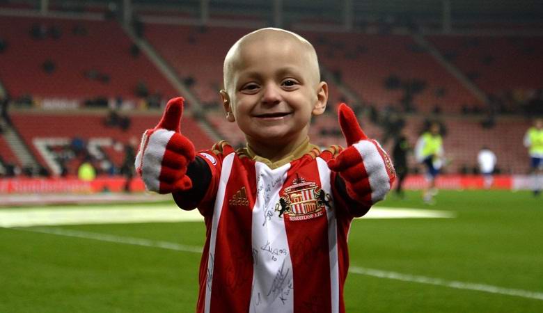 Ihme valokuvataan pojan hautajaisilla