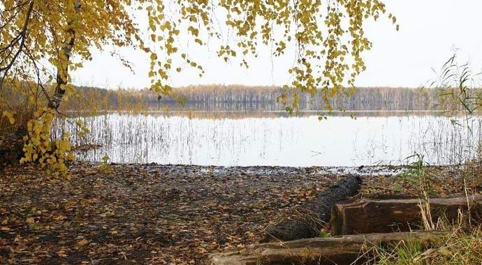 Salaperäinen saari ilmenee ajoittain Venäjän järvellä