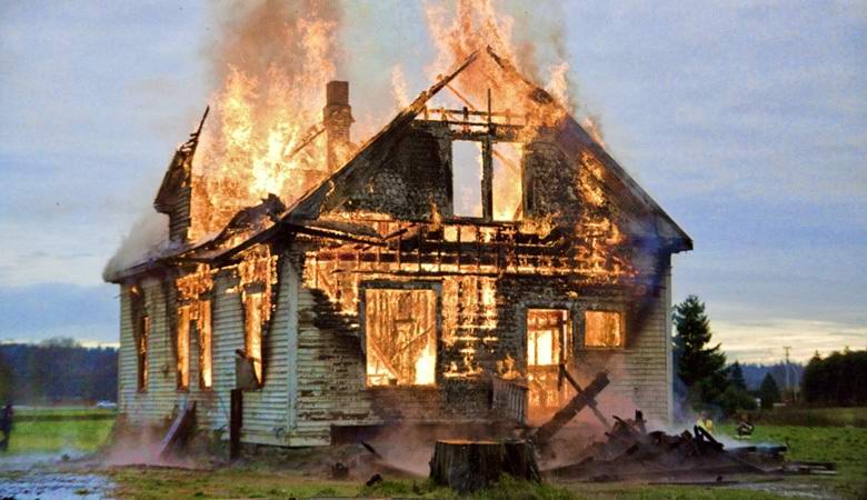 Sahalinilla palasi talo