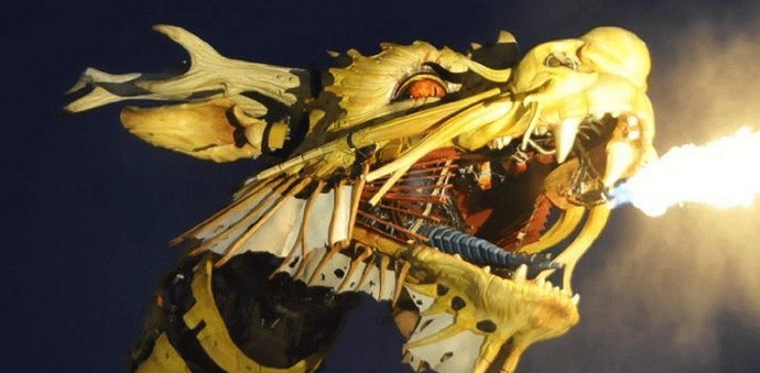 Jättiläinen lohikäärme ilmestyi Ranskan kaduille