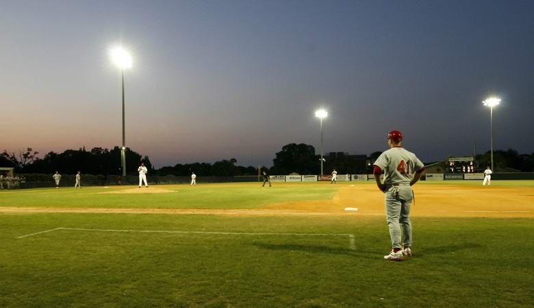 Salaperäinen vangittu baseball-stadionilla