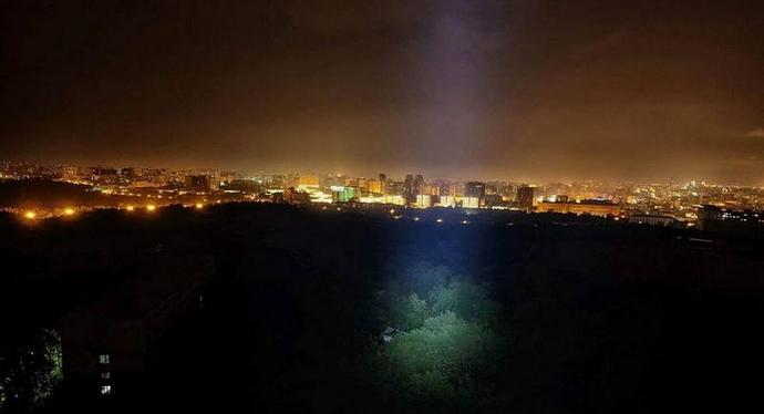 Muukalaiset alukset lentävät Pietarin yli