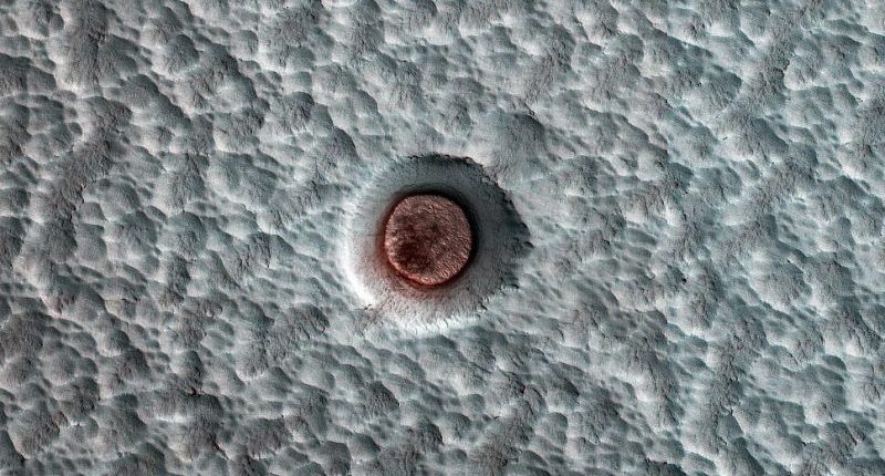 NASA seurasi Marsin kraatterin jään muutosta vuosikymmenen ajan 