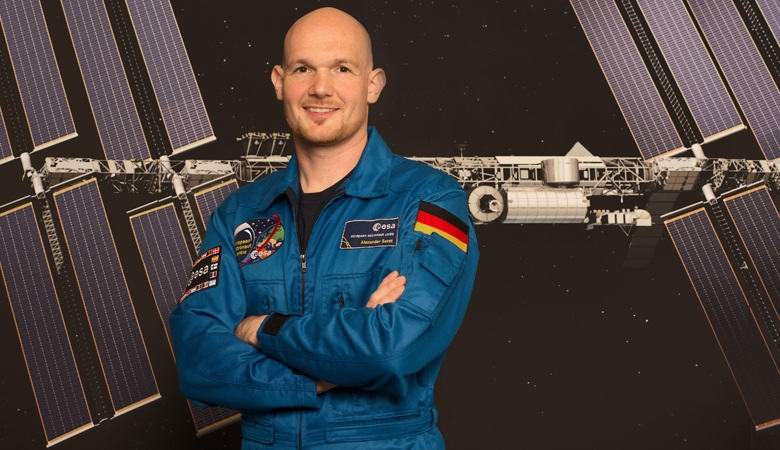 Saksalainen astronautti pani sormensa reikään ISS: ään