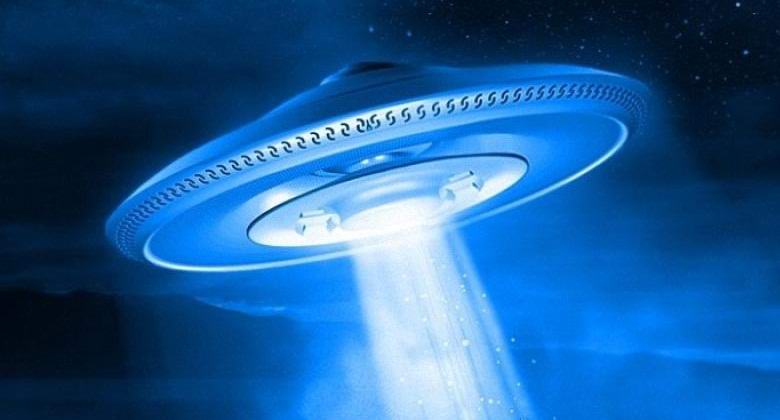 Epätavallinen UFO lensi maanpinnan yläpuolelle