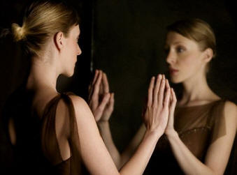 Muutamia ehdotuksia, miksi et voi katsoa peiliin itkiessäsi.