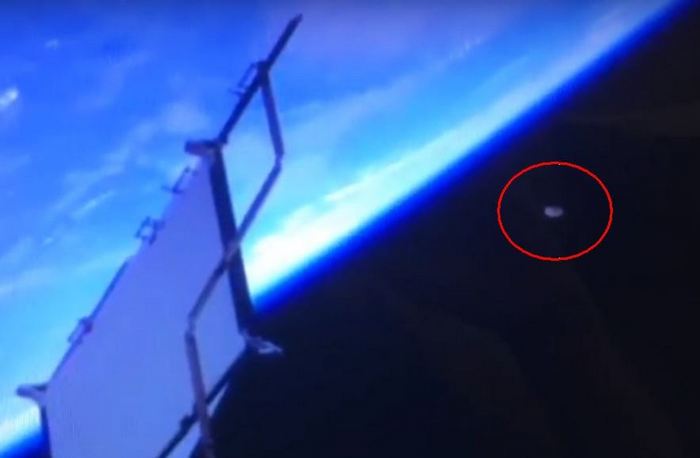 UFO huomasi ISS: llä ja ilmoitti siitä Houstonille