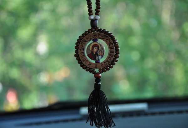 amuletti autossa 