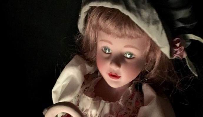 Pakkomielle nukke elää