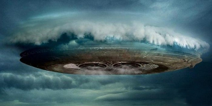 Valtava lentävä lautanen - kuin elokuvasta