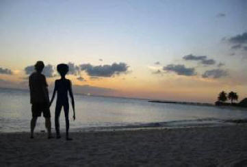 He väittävät olleensa tekemisissä ulkomaalaisten kanssa.