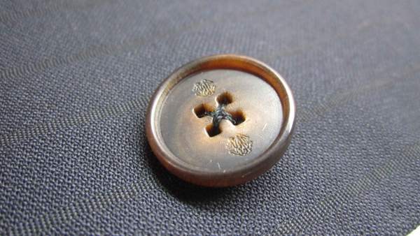 miksi painike irtoaa 