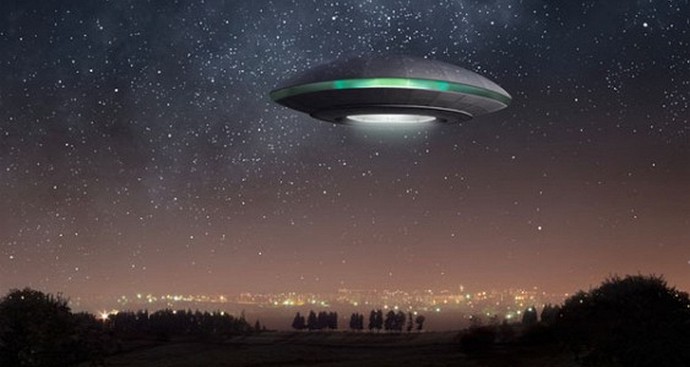 Ennen uutta vuotta ulkomaalaiset lentävät ja onnittelevat meitä lomasta