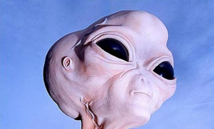 Muukalaiset kävelevät Portugalin autiomaassa?