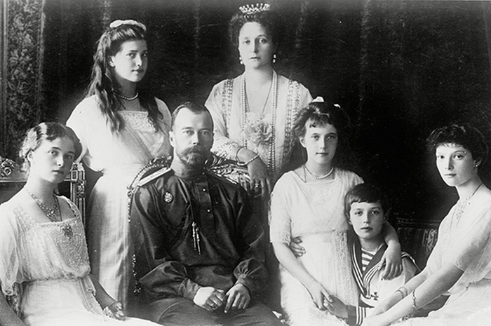 Miksi bolshevikit eivät teurastaneet kuninkaallista perhettä
