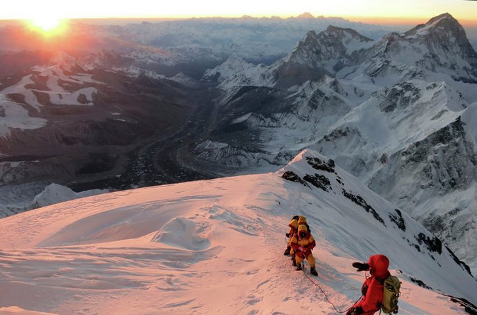 Nepalin maanjäristyksen jälkeen Mount Everest laski
