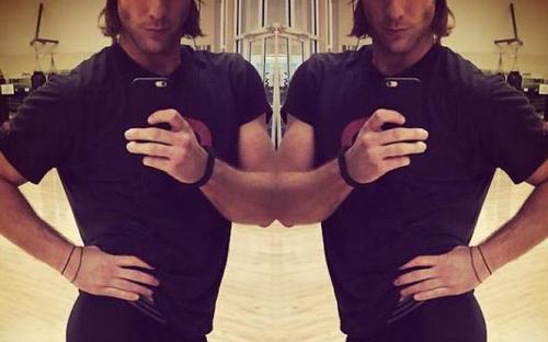 Selfie-villitys - maailma on haudattu narsismiin