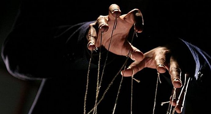 Loppuuko nukketeatterivalta?