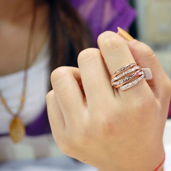 merkkejä etusormen renkaasta 