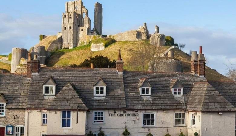 Aavemaiset kasvot syntyivät englantilaisessa pubissa