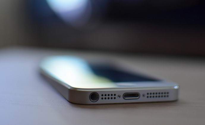 Aave yritti käyttää amerikkalaista älypuhelinta