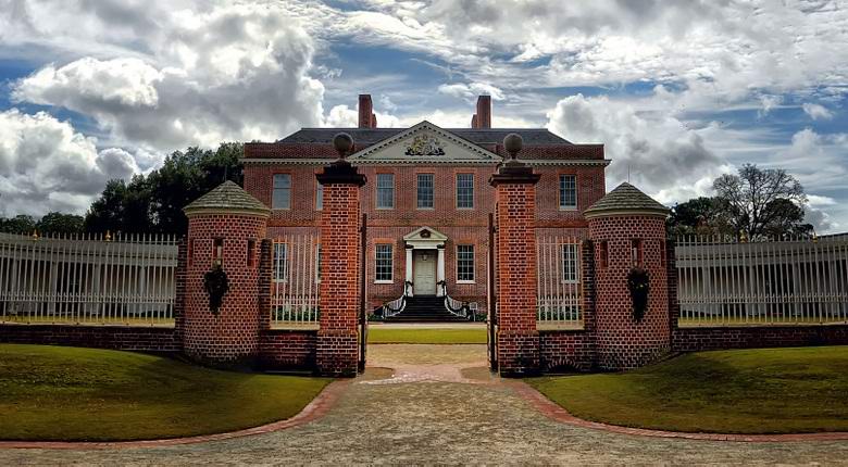 1800-luvun palvelijaneitsen haamu putosi vahingossa kameran linssiin