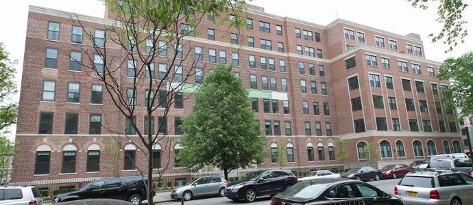 Kummitukset kauhistuttavat New Yorkin eliitin kodin vieraita ja kantajia