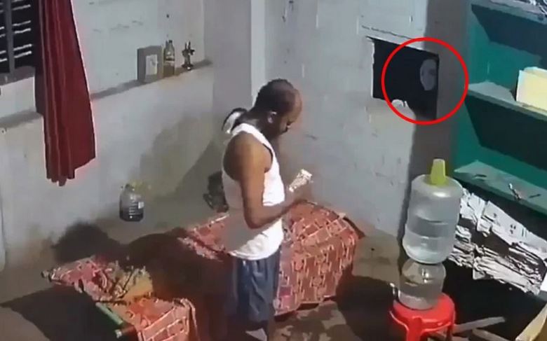 Kummitukset tarkkailevat meitä jatkuvasti.