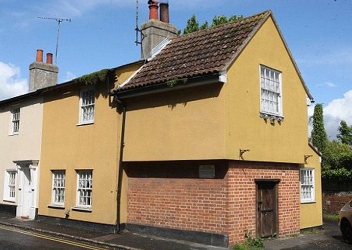 Kummitettu talo myytävänä - vain rohkeille