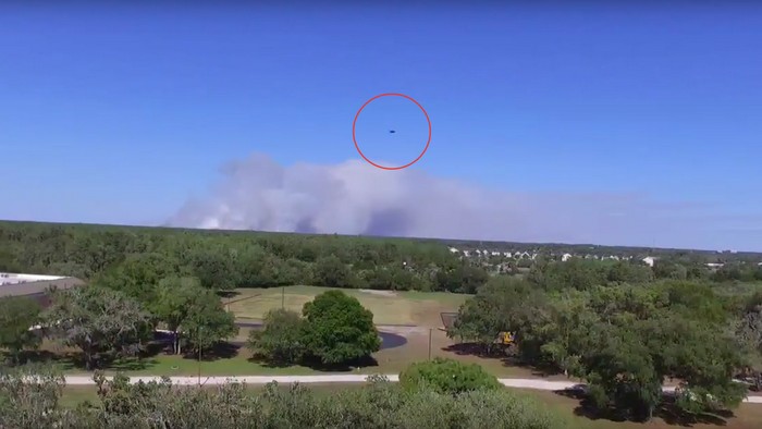 Suurilla nopeuksilla lentävä UFO osui vahingossa videokameran linssiin