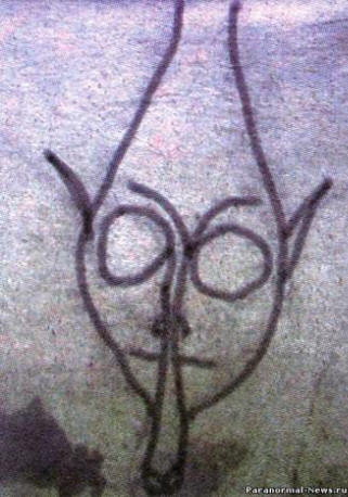 Ulkomaalaisen piirtäminen telttaan