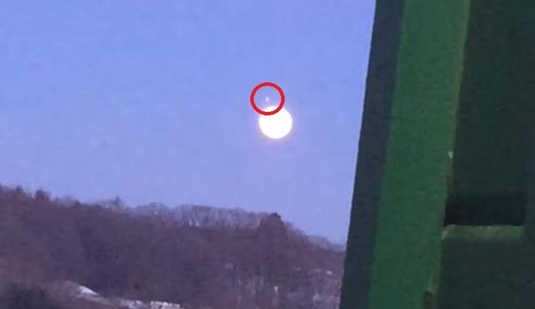 Valtava UFO on noussut kuun pinnalta