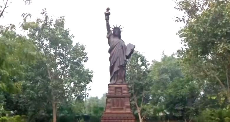 Maailman tunnetuimmat rakennukset, kerätty romumetallista