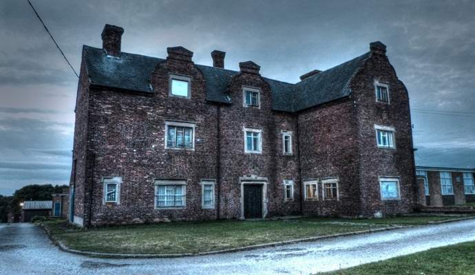 Uskomattoman selkeä haamu ranskalaisesta naisesta kuvattu.