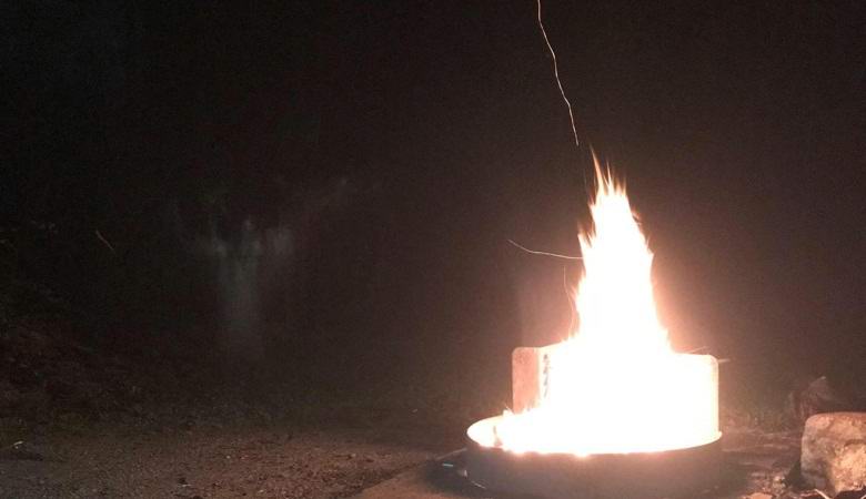 Valokuvani haamu amerikkalaisessa yömetsässä