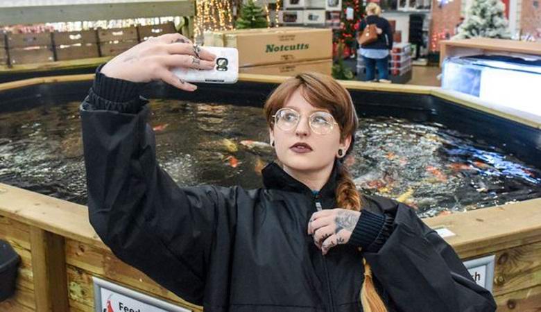 Valokuvannut kala Jeesuksen Kristuksen kasvoilla