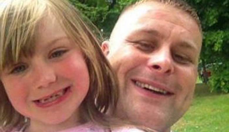 Skotti valokuvani pelottavaa kokonaisuutta nukkuvan tyttärensä sängyssä