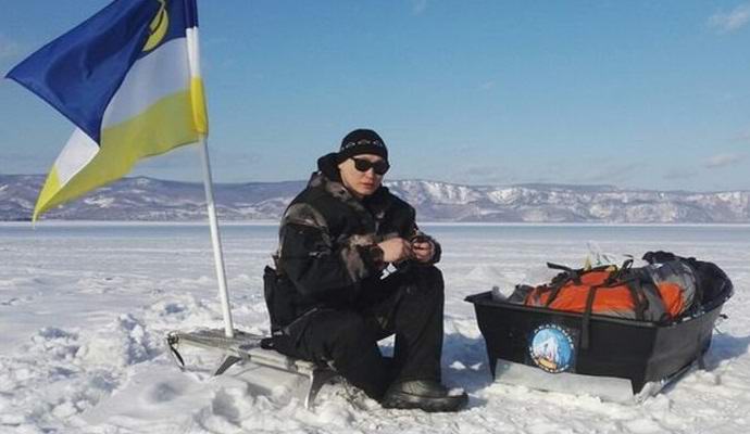 Siperialainen kuukaudessa kulki pakastettua Baikalia pitkin