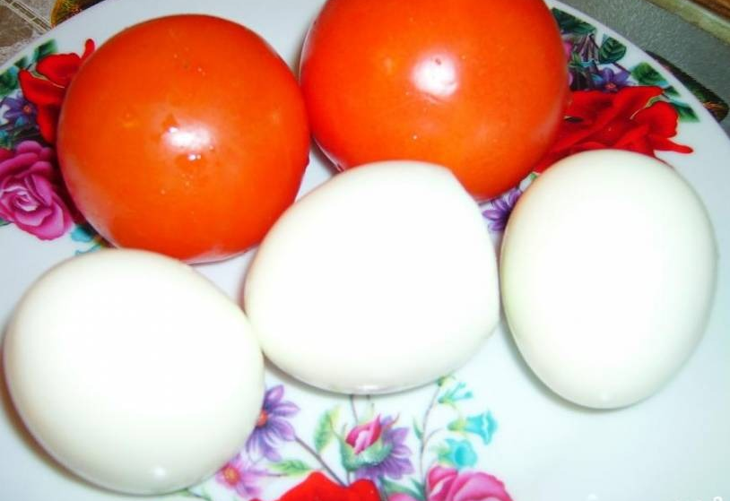 Pian he tuottavat autoosia tomaatista ja munista