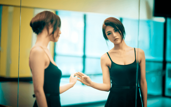 sanoja, joita ei voida puhua peilin edessä 