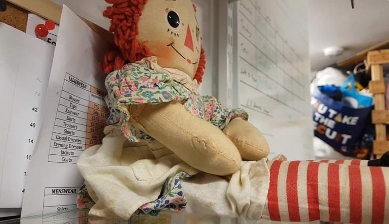 Katsomme ainutlaatuisen videon: rag doll liikkuu spontaanisti