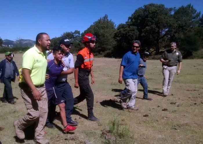 Koira pelastaa teini-ikäisen vuorilla