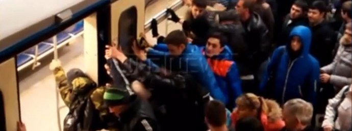 Kymmenet matkustajat ottivat pelastaa vanhan naisen