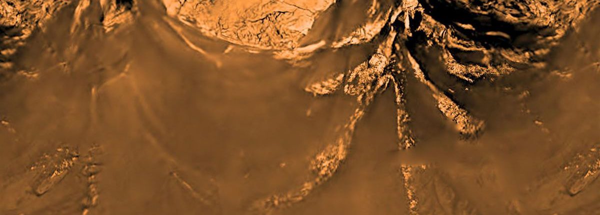 12 vuotta myöhemmin NASA on julkaissut kuvia Titanin pinnasta, jossa se on yllättävän samanlainen kuin Maan 